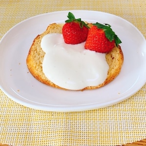 苺のチーズケーキをイメージしたチーズトースト